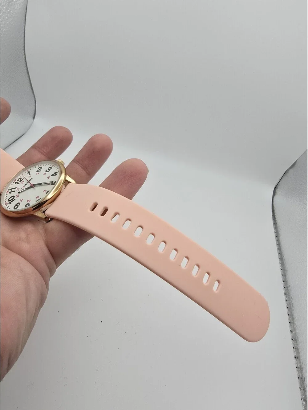 CHEETAH Quartz Analog Watch Gold Tone SS Case White Dial Pink Silicone Strap 30m